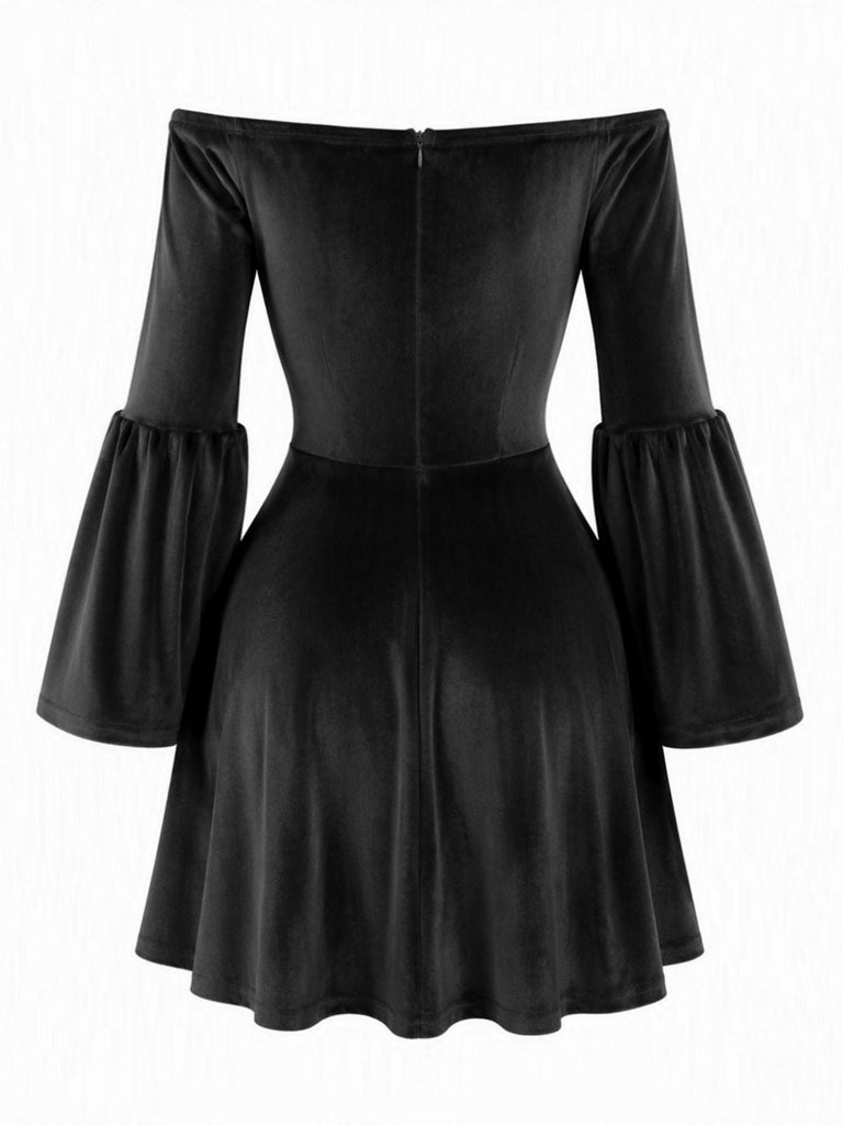 Robe courte en velours à épaules dénudées et manches évasées Années 1960 - 8