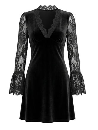 Robe courte gothique noire en velours à dentelle et manches évasées Années 1960 - 1