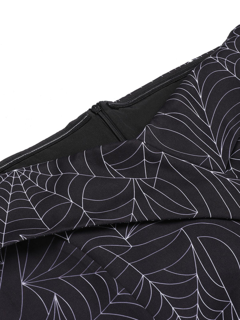 Robe noire à épaules dénudées en toile d'araignée années 1960